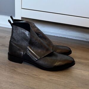 Johnston & Murphy Metallic Black Leather Boots size40